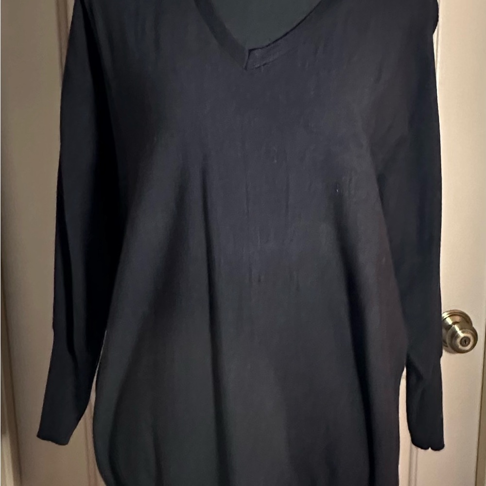 Black V-Neck Long Sleeve Top